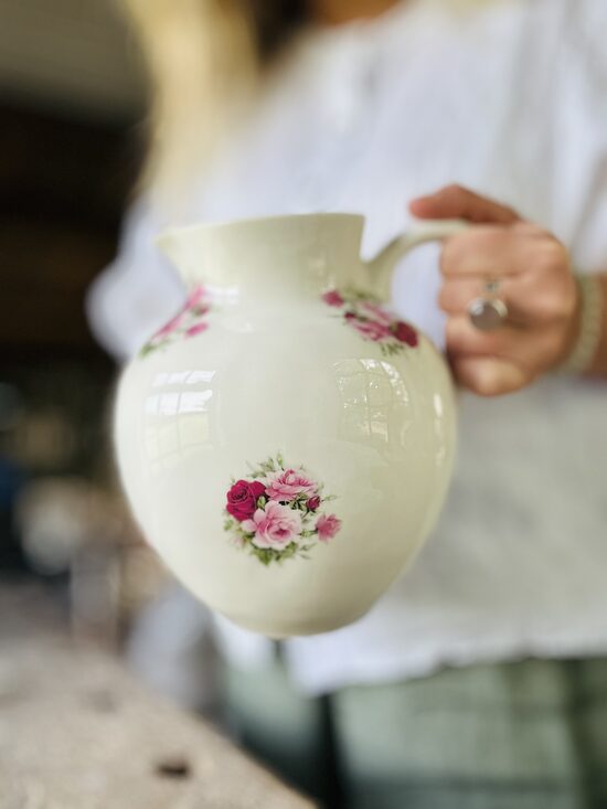 Lielā 2,5 litri porcelāna krūka Rozes