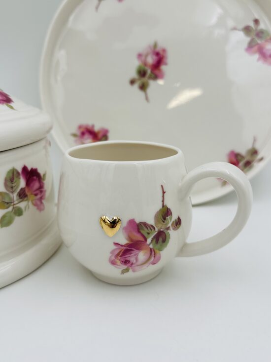 Apaļā 230 ml krūzīte ar rozi un sirsniņu