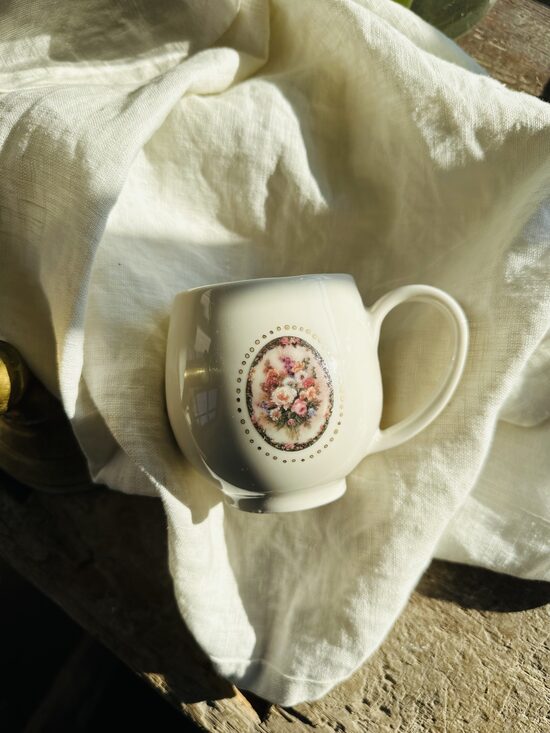 Vintāžo ziedu krūzīte 250 ml