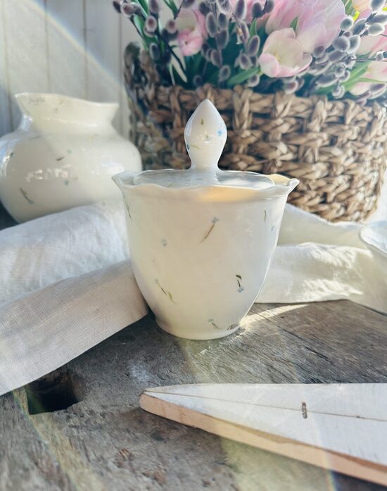 Cukura trauks 450 ml ar roku zīmētiem ziediņiem