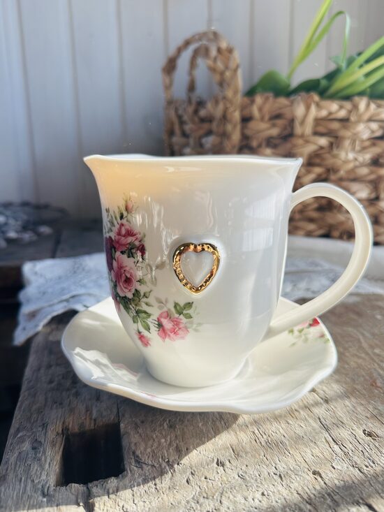 Rožu krūze ar apakštasi ar vintāžo sirsiņu 400 ml