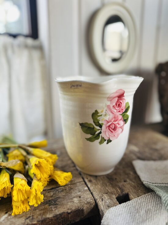 Lielā atvērtā vāze ar Slāvu rozēm un zelta maliņu