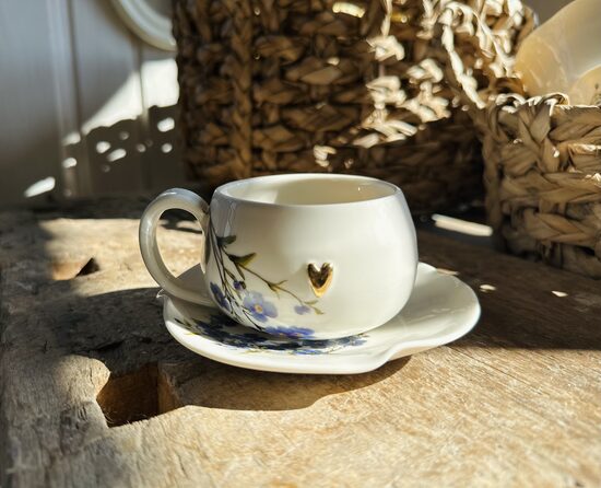 Mazā, zemā kafijas krūzīte ar apakštasi 170 ml 