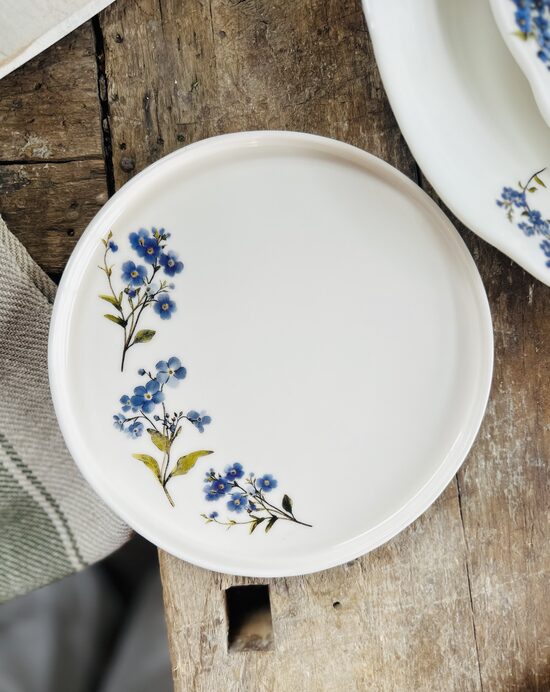 Vidējais 20 cm šķīvis ar neaizmirstulīšu zariņiem