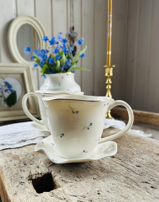 Vidējās 250 ml krūzes ar apakštasēm, rokas gleznojums, zelta maliņa