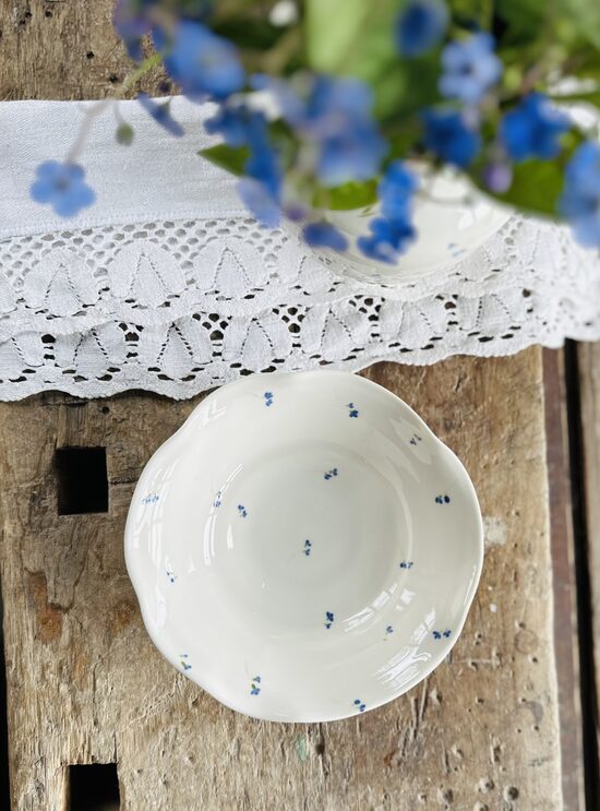 Lēzenā bļodiņa 15*4cm ar roku gleznotiem ziediņiem